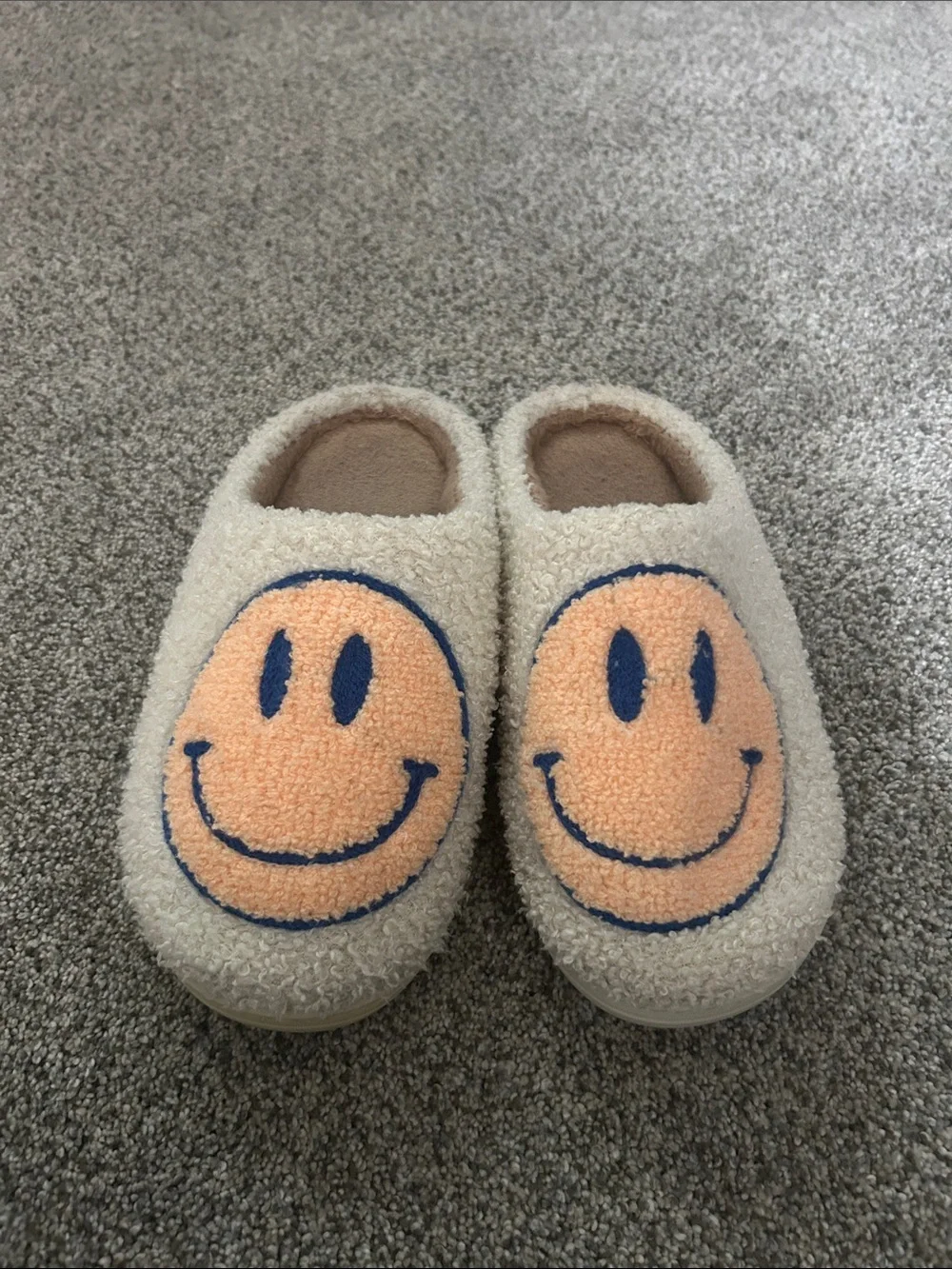 Kids Cream Fleece Footie Slippers with Peach Smiley Patch